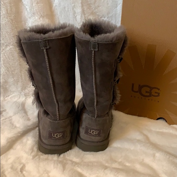 Ugg Triple Bailey Button - Picture 3 of 6